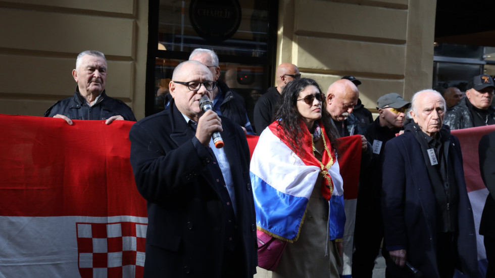 Nekoliko ekstremnih desničara protestovalo ispred Srpskog narodnog veća u Zagrebu