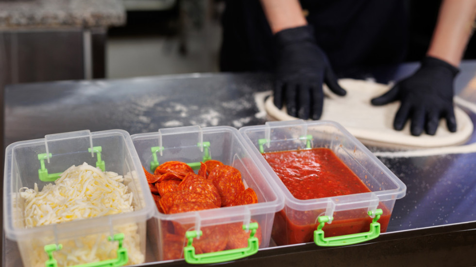 Nutricionisti savetuju: Šest namirnica koje nikada ne bi trebalo da čuvate u plastičnim posudama