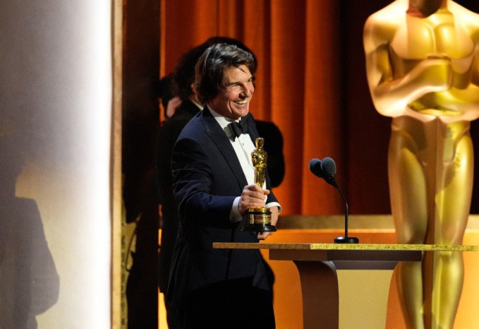 (FOTO) Holivudski glumac Tom Kruz dobitnik počasnog Oskara na dodeli Nagrada guvernera