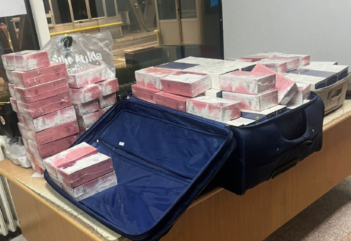 Carinici na Gradini zaplenili 230 pakovanja preparata za mršavljenje