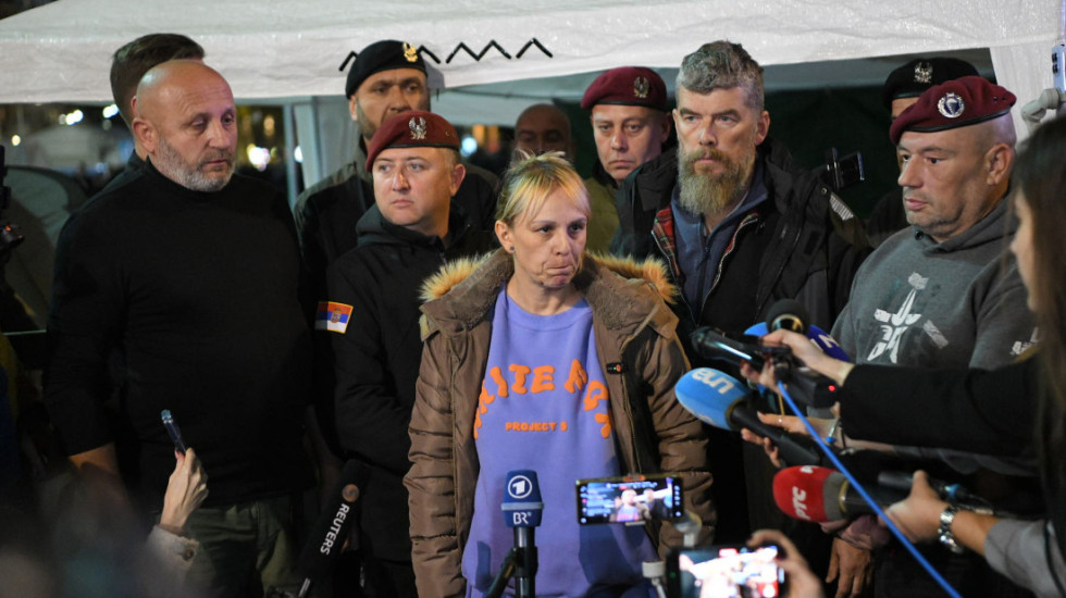 Dijana Hrka prekida štrajk glađu, ali ostaje ispred Skupštine Srbije