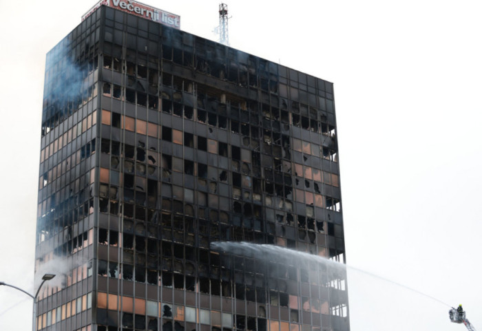 Požar u Vjesnikovom neboderu još nije ugašen, čeka se hlađenje objekta