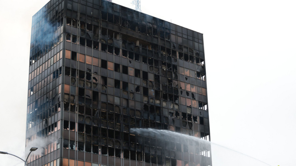 Požar u Vjesnikovom neboderu još nije ugašen, čeka se hlađenje objekta
