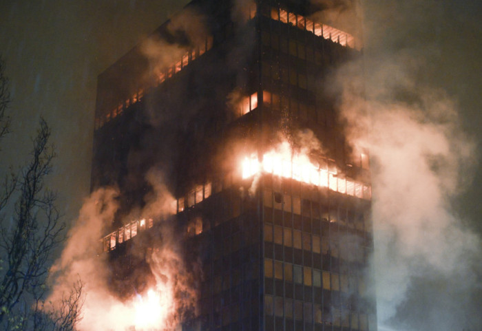 Dvojica mladića (18) osumnjičena za izazivanje požara u zgradi "Vjesnika", prisustvovali i maloletnici