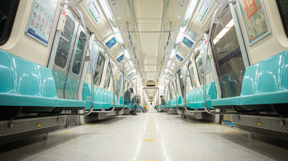 Muškarac zapalio putnicu (26) posle svađe u čikaškom metrou, zadobila opekotine po celom telu