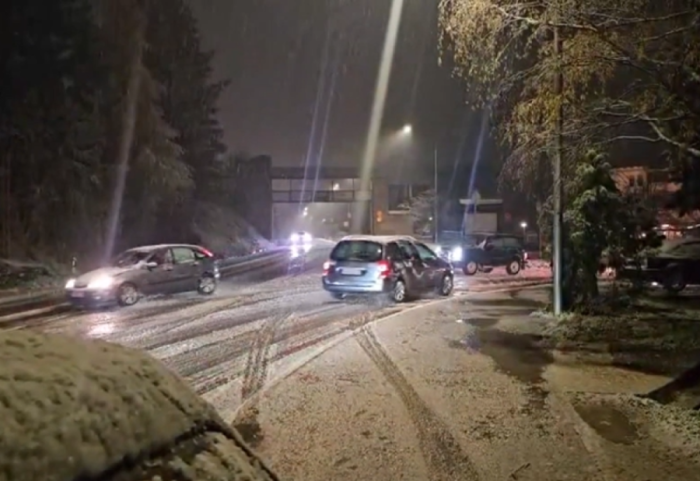 Zabelelo u Zlatiborskom okrugu: Kiša prešla u sneg, po kolovozima usporen saobraćaj