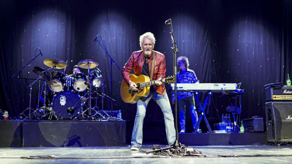 (FOTO) Rok grupa Smokie nastupila u Beogradu: Pet decenija karijere u 90 minuta koncerta