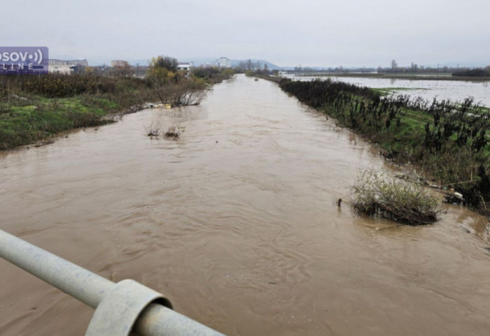 Poplave na KiM: Voda ušla u kuće, evakuisano šest porodica u nekoliko opština
