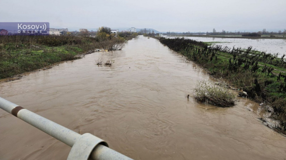Poplave na KiM: Voda ušla u kuće, evakuisano šest porodica u nekoliko opština