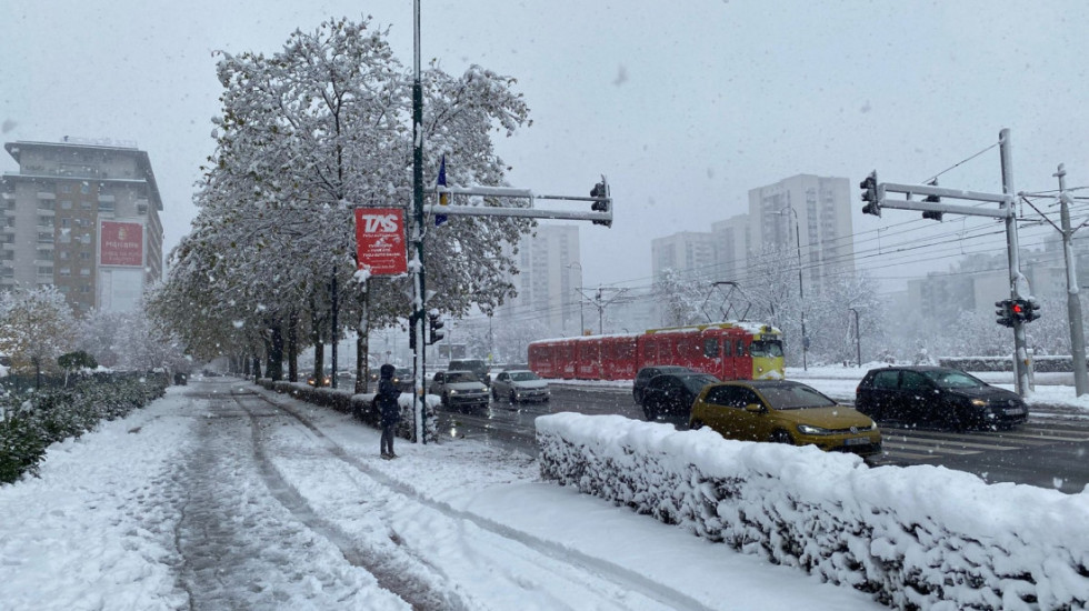Oprez vozačima: Sneg na putevima, u pojedinim delovima Srbije očekuje se i do 40 centimetara pokrivača
