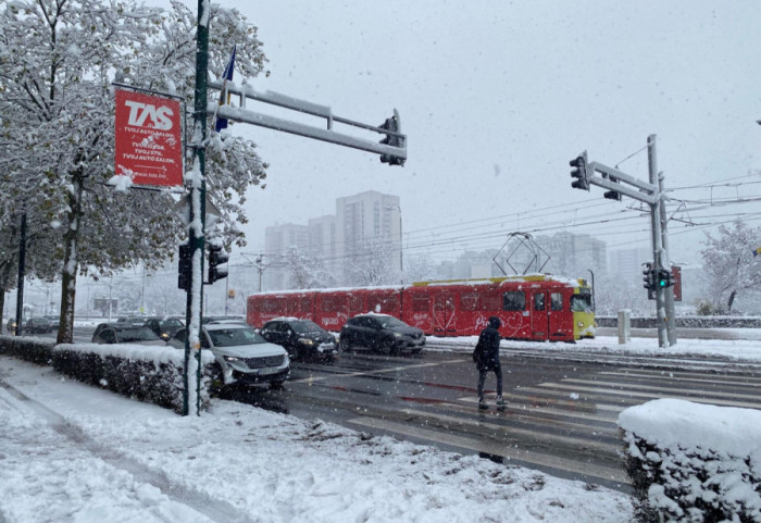 Poledica i sneg u regionu: Upozorenje na ledenu kišu u Zagrebu, aktivan preventivni plan evakuacije u Albaniji