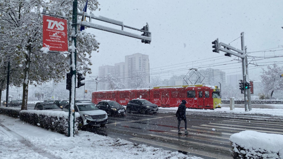 Poledica i sneg u regionu: Opasnost od stvaranja klizišta u pet kantona BiH, zatvoren nacionalni park u Crnoj Gori