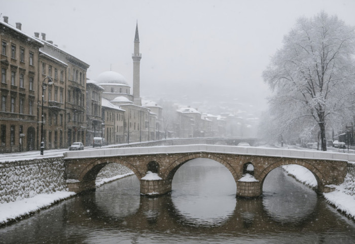 (FOTO) Sneg napadao u Sarajevu i Banjaluci: Obilne padavine izazvale probleme u saobraćaju