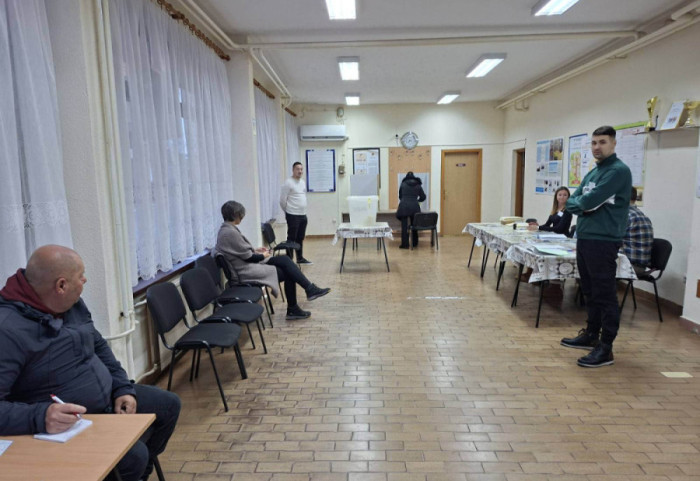 Republika Srpska bira predsednika: Otvorena biračka mesta, pravo glasa ima 1,24 miliona birača