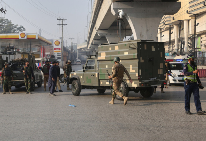 Pakistan privremeno obustavlja vojne operacije protiv Avganistana