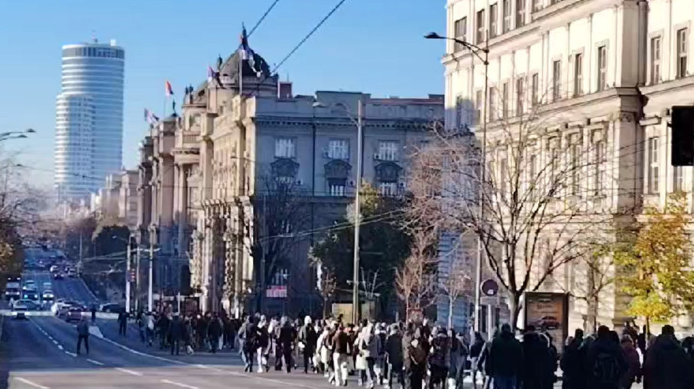 Roditelji i đaci Pete beogradske gimnazije ispred Ministarstva prosvete, traže prijem kod ministra