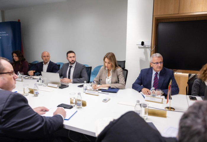 Đedović Handanović s predstavnicima naftnih kompanija: "Prioritet da se obezbedi snabdevanje domaćeg tržišta derivatima"