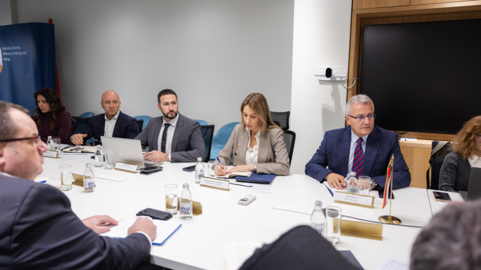 Đedović Handanović s predstavnicima naftnih kompanija: "Prioritet da se obezbedi snabdevanje domaćeg tržišta derivatima"