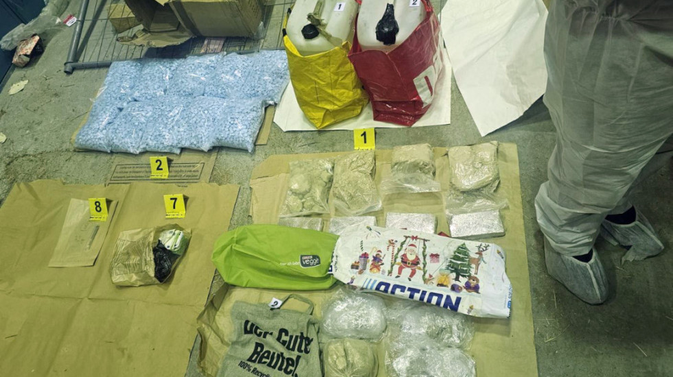 (FOTO) Hapšenje na Horgošu: Policija u šleperu pronašla drogu i više od 50.000 evra