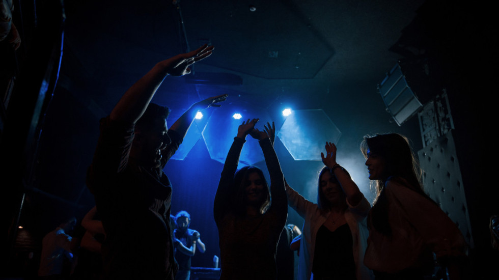 Zabranjeno snimanje žurki u noćnom klubu u Mančesteru: "Nema opomene, ni druge šanse za one koji prekrše pravilo"