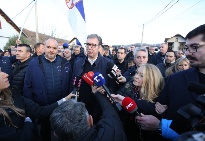 Vučić u selu Urovica: Ubrzo krećemo sa izgradnjom puta Negotin - Brza Palanka