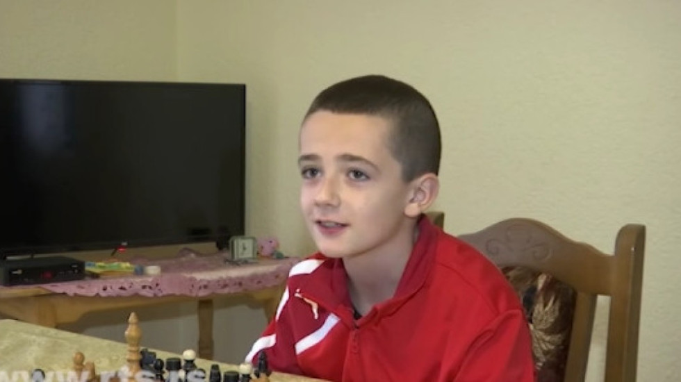 Bačena šahovska tabla petogodišnjem Stefanu postala omiljena igračka: Danas je u školi samo učitelj bolji od njega