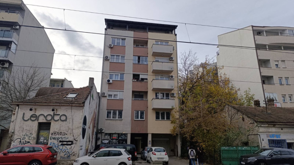 Izvršitelj prodao zgradu na Voždovcu zbog duga investitora, stanari strahuju da će ostati na ulici: "Tražimo zaštitu"