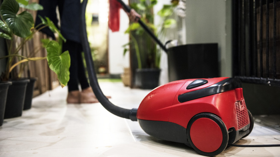 Poboljšajte miris i uklonite bakterije sa tepiha dodavanjem cimeta ili eteričnog ulja u usisivač