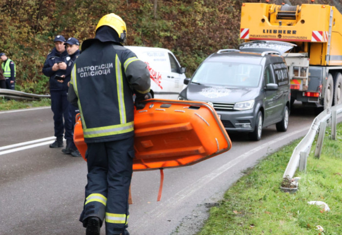 (VIDEO) U vozilu nađena dva tela: Policija locirala automobil kraj jezera Međuvršje, sledi izvlačenje
