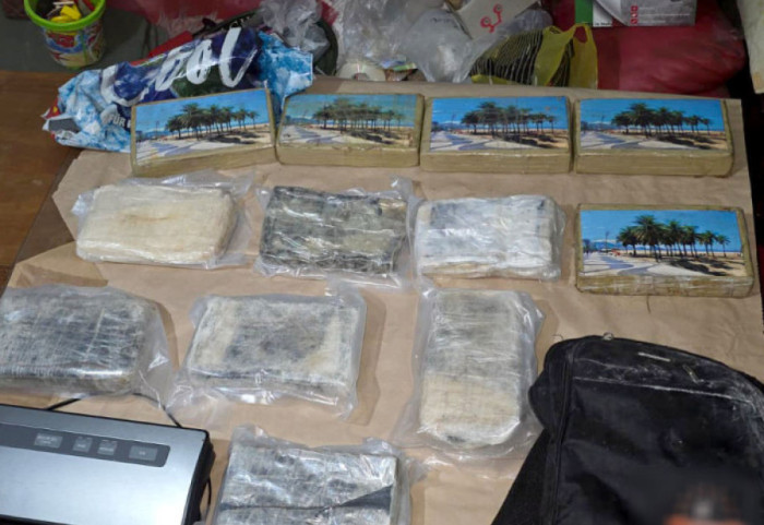 (FOTO) Akcija u Beogradu: Zaplenjeno 12 kilograma kokaina, uhapšena dva muškarca