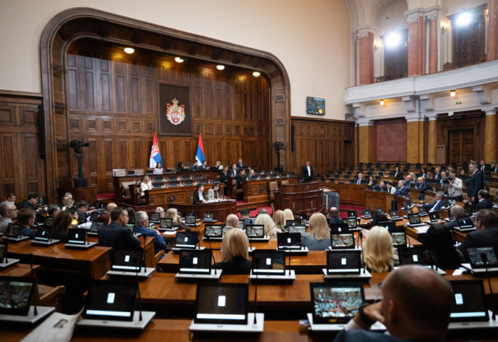 Poslanici Skupštine Srbije nastavili raspravu o amandmanima na predložene zakone, na dnevnom redu 57 tačaka