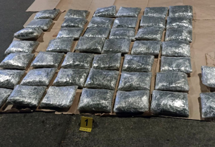 Vršio transport i isporuku marihuane sa KiM: Državljanin Hrvatske iz Prizrena uhapšen sa 22 kilograma droge