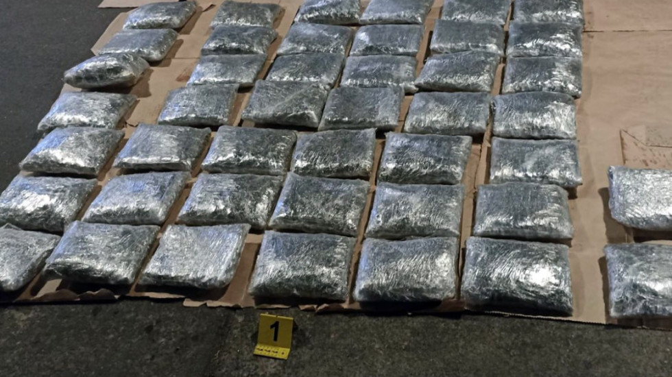 Vršio transport i isporuku marihuane sa KiM: Državljanin Hrvatske iz Prizrena uhapšen sa 22 kilograma droge
