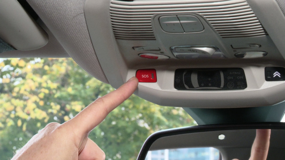 Funkcioniše u EU, u Srbiji se ne zna kad će: Šta je "panik poziv", koji je uputila devojka iz automobila kod Međuvršja