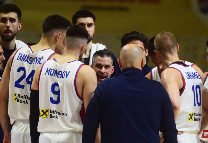 (VIDEO) Navijači BiH uvredljivo skandirali i zviždali tokom intoniranja himne Srbije pred utakmicu u Sarajevu