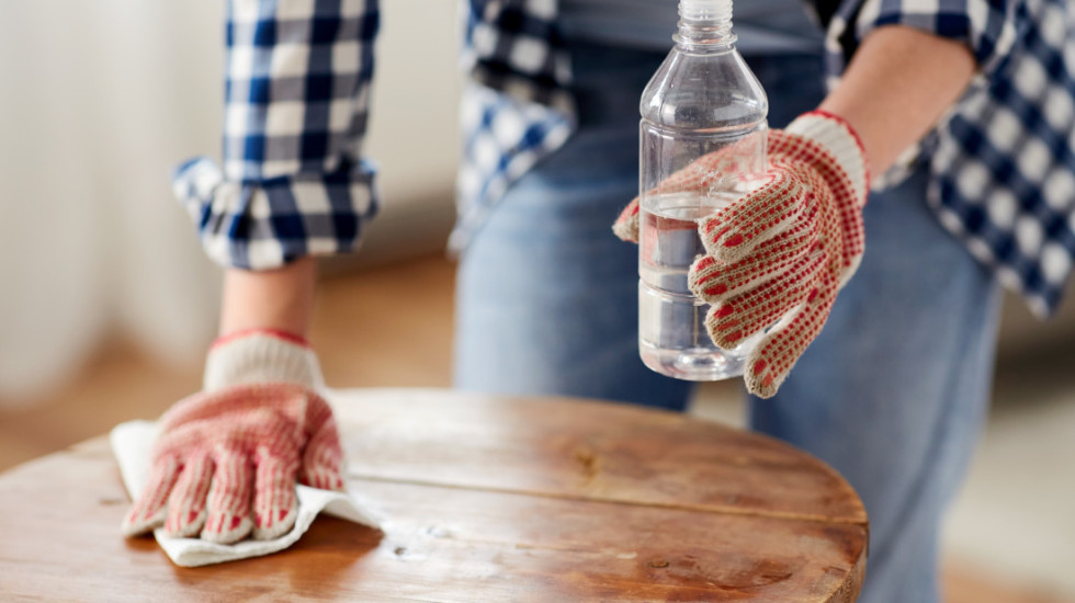 Površine i predmeti koje nikada ne bi trebalo čistiti sirćetom