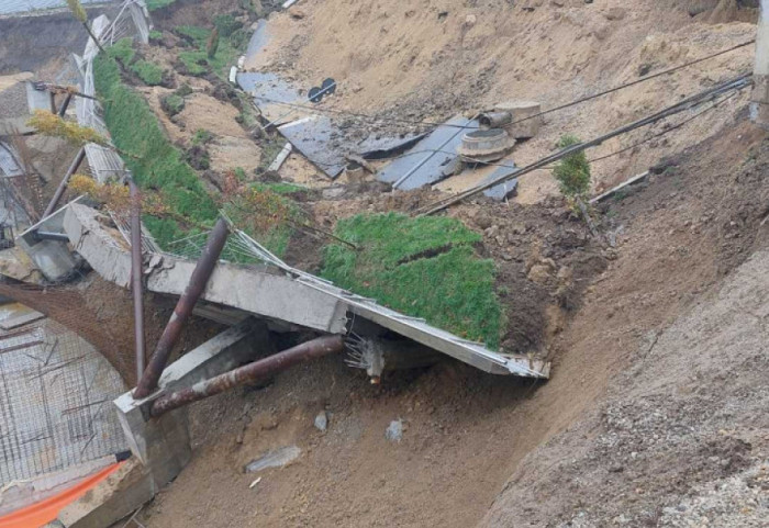 Započeti radovi na hitnoj sanaciji terena nakon urušavanja saobraćajnice u Kragujevcu