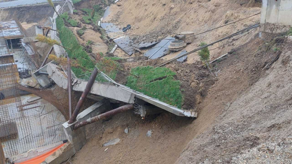 Započeti radovi na hitnoj sanaciji terena nakon urušavanja saobraćajnice u Kragujevcu