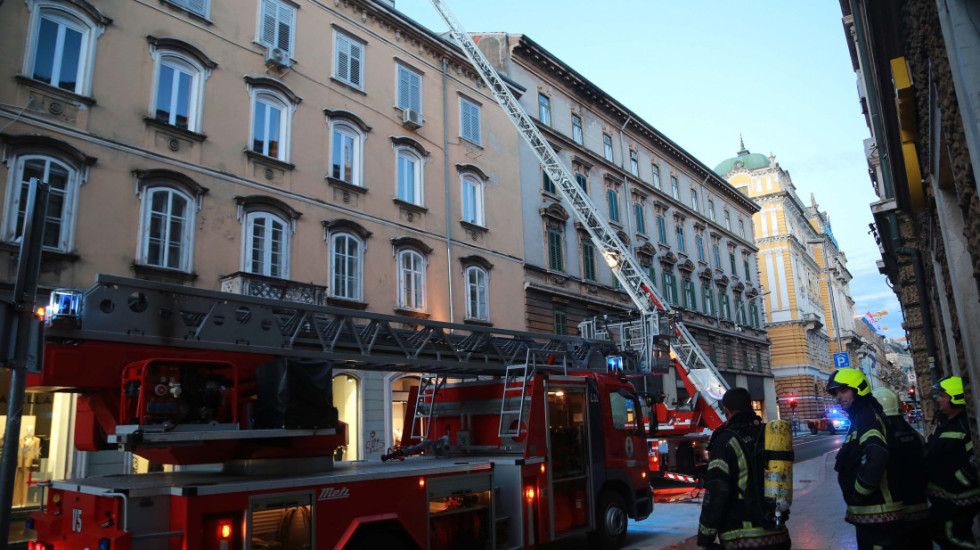 Požar u centru Rijeke: U potkrovlju zgrade pronađeno telo, stanari godinama upozoravali na muškarca koji je stradao