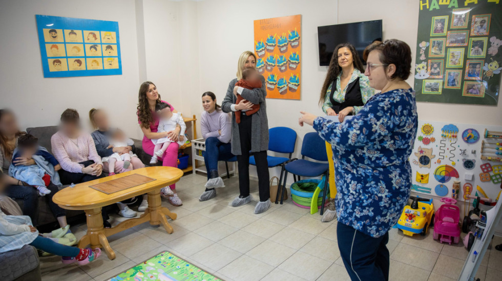 Ministarka Tatjana Macura obišla Materinski dom u okviru projekta "Vidljive i sigurne"