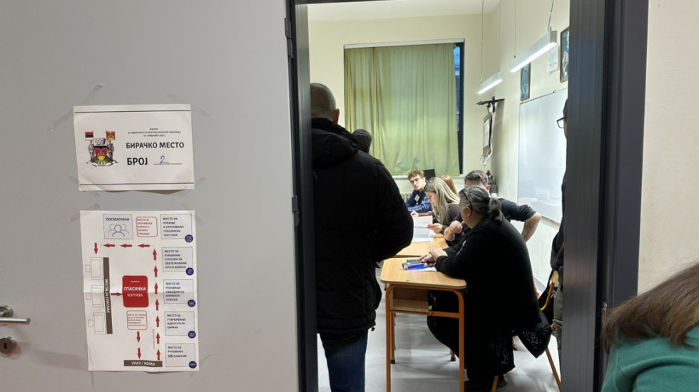 (FOTO) Lokalni izbori u Negotinu, Mionici i Sečnju: Otvorena biračka mesta, pravo glasa imaju 56.482 birača