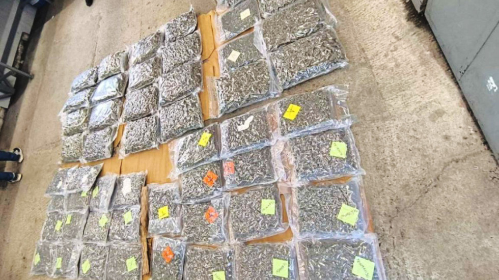 (FOTO) Zaplenjeno više od 43 kilograma marihuane na graničnom prelazu Šid: Uhapšen mladić (30)