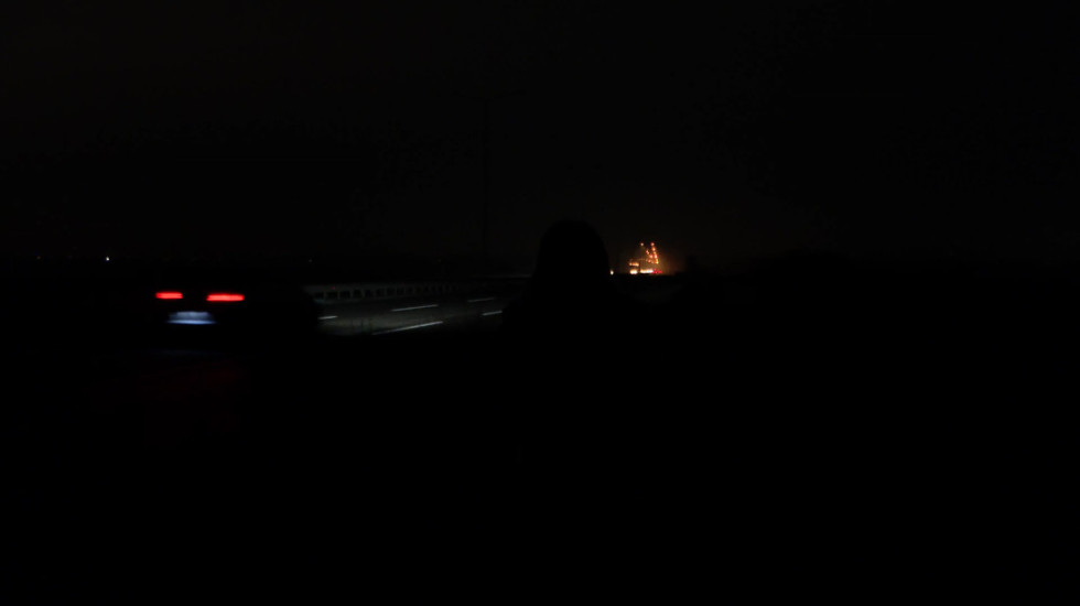 Ekipa Newsmax Balkans na neosvetljenom Pupinovom mostu: Mrkli mrak i saobraćajne nezgode - decenijski problem