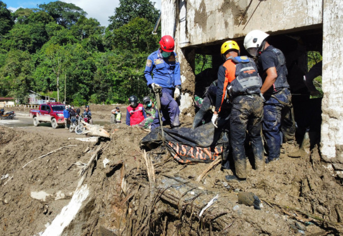 Najmanje 1.000 žrtava razornih poplava u Indoneziji i Šri Lanki, u pomoć uključena i vojska