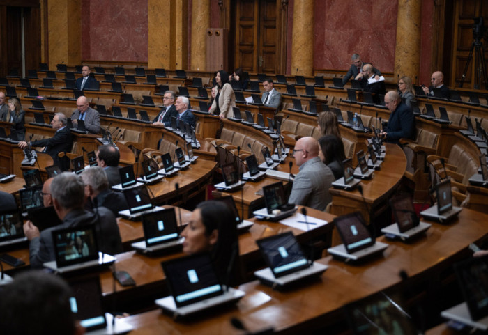 Poslanici Skupštine Srbije nastavili raspravu o amandmanima na predložene zakone, na dnevnom redu 57 tačaka