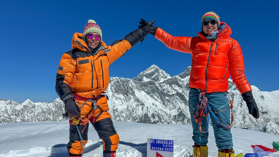 (FOTO) Trag u istoriji i ostvarene želje: Dve Marije zajedno se popele na himalajski vrh Ama Dablam, visok 6.812 metara