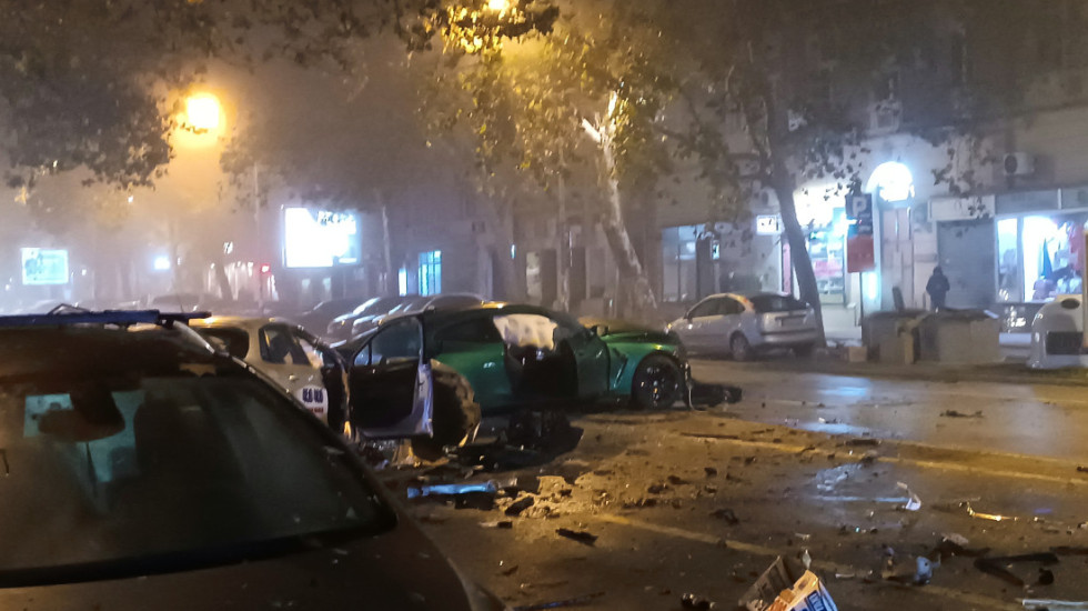 Sudar BMW i taksija: Taksista preminuo u Urgentnom centru, devojka (24) u teškom stanju, mladići pušteni kući