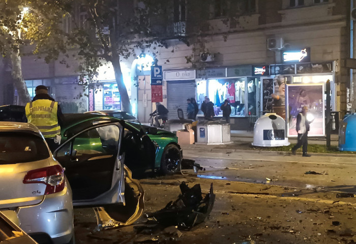 Sudar BMW i taksija: Taksista preminuo u Urgentnom centru, devojka (24) u teškom stanju, mladići pušteni kući