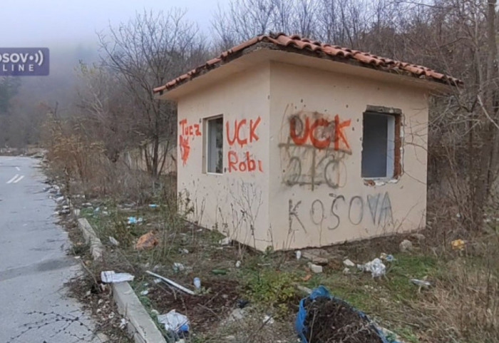 Grafiti OVK na magistralnom putu Priština–Raška