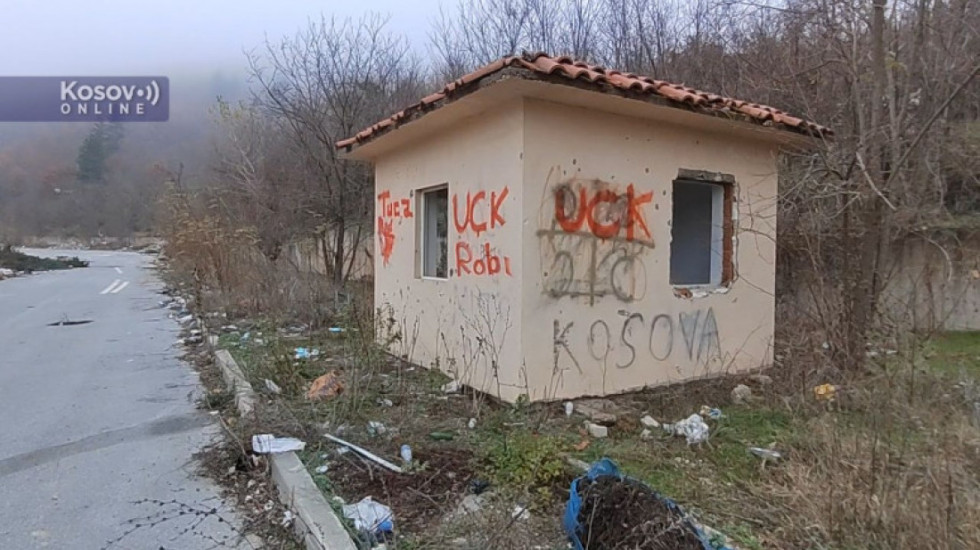 Grafiti OVK na magistralnom putu Priština–Raška